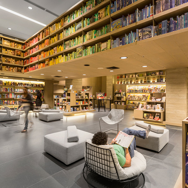 颠覆传统书店设计理念的巴西Aiva萨拉瓦...