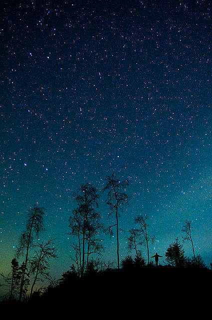 那一年我们望着星空，有那么多的灿烂的梦。