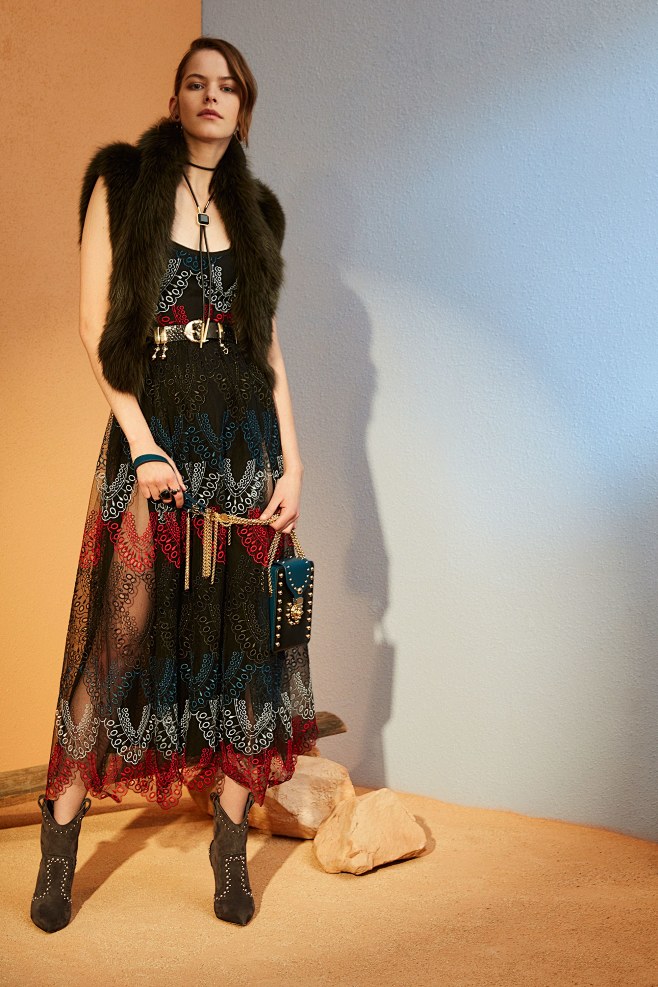 Elie Saab Pre-Fall 2...