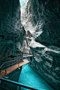 Canyon Walk, Aare Gorge; Switzerland
photo by vlad