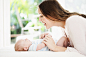 Gable Denims在 500px 上的照片Caucasian mother playing with baby on changing table