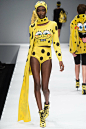 MOSCHINO“恶搞”大秀——当麦当劳遇上海绵宝宝