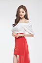 白衣红裙，貌若天仙