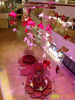 帶傘走天涯采集到美陈导视展厅商业雕塑