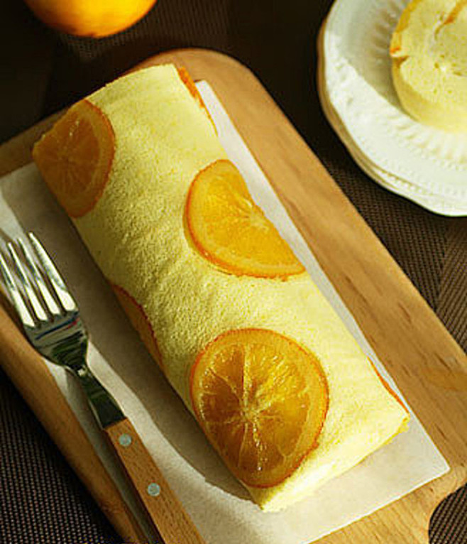 【香橙蛋糕卷】---做法：1、.橙子洗干...