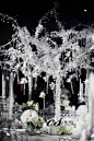 蔡上婚礼作品——初雪 By @蔡上工作室 :  烛光温暖冰晶，如爱情初生的纯粹，如生命初见的美好。一场别墅内的私密宴会设计。