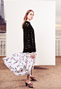 Oscar de la Renta Pre-Fall 2018 Fashion Show : The complete Oscar de la Renta Pre-Fall 2018 fashion show now on Vogue Runway.