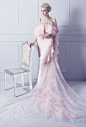 婚礼百科：驾驭不了欧美性感风？最适合亚洲新娘的婚纱品牌在这里！+来自：婚礼时光——关注婚礼的一切，分享最美好的时光。#兰玉Lan-Yu# #抹胸婚纱#