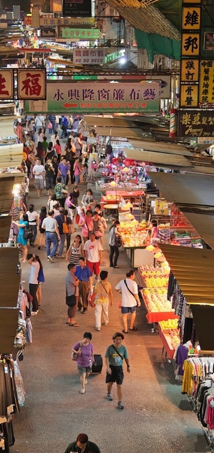 香港，不眠的城市，夜色下更妩媚动人。