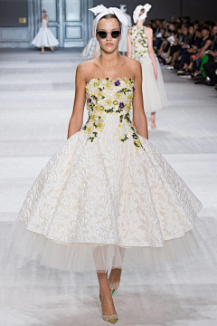 Genzo咱结婚吧-尚采集到Giambattista Valli