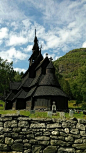 来欧洲就是看教堂……有石头的，就有木头的。维京时代建造的木结构教堂——凡托特木板教堂是挪威仅存的几处木板教堂之一。,aniaxu