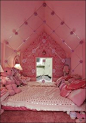 粉色系的卧室，背景墙的独具一格！