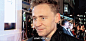 #tom hiddleston#記者問有什麼要對飯絲說的嗎？軟妹：愛你們！倫敦現在真的非常非常冷，你們要注意保暖哦><（嚶~這個溫暖的傢伙！！Source: mishasteaparty