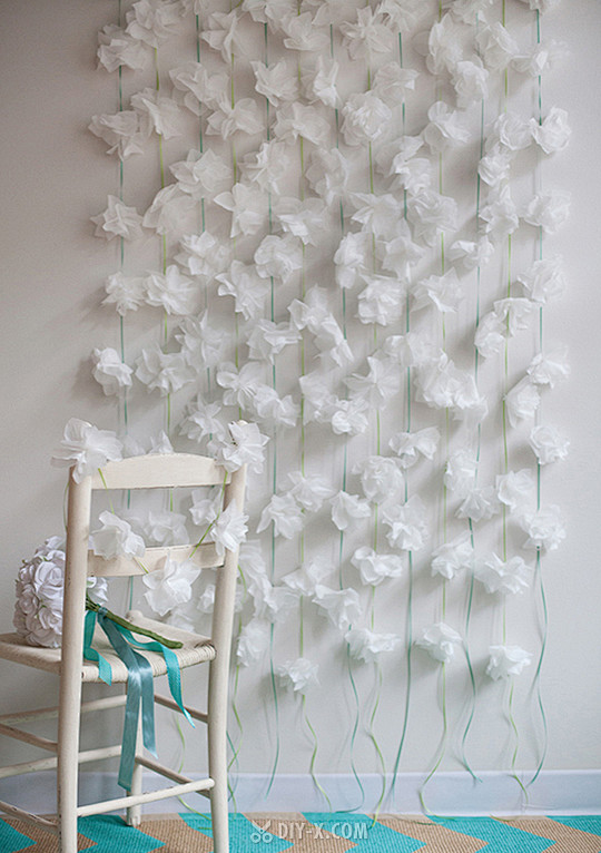 #DIY# 鸡尾酒会餐巾纸花朵装饰背景墙...