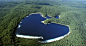 湖之心：呈现心形的麦肯锡湖坐落在澳大利亚东海岸的弗雷泽岛上