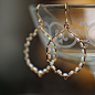 米珍珠搭配金属就是有这样的默契，细腻而不柔弱



独特的造型就像打开了饱满的石榴一样。

Spoiled Brat的设计多变而独特，细致而具强烈性格，就像今天的女性一般，高贵中带着利落的优雅。

游刃于时尚设计前端的同时，Spoiled Brat在材质选择方面也有他们的坚持，

设计师选用纯银14,18K金，以及来自世界各国的天然彩色宝石来制作作品，

使得她们的作品更多了一份永恒的价值。