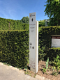 莫奈花园标识系统设计，石材＋金属板与环境契合度很高。 2法国·吉维尼 ​​​​