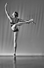 女性芭蕾舞动作，展现女性独有魅力~【推荐课程】从零开始学插画O网页链接