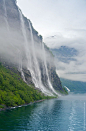挪威盖朗厄尔峡湾瀑布