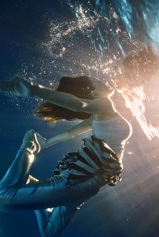 水下个性人像摄影欣赏:摄影师的精彩水下摄...