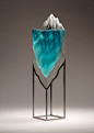 #设计秀#还以为是C4D做的效果图！但居然是雕塑…新西兰艺术家Ben Young使用玻璃，混凝土和青铜制作这一组与众不同的设计雕塑。感觉水Q弹的好像果冻，好想把它戳破！！ ​​​​