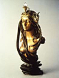 穆夏（Alphonse Mucha）创作于1900年的雕塑La Nature. 主体为镀金铜质，辅以银、云石等材料。（新艺术运动 高兵强等著）