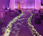 undefined-整体紫色环境光，灯光投射到仪式通道的雪花，和发着亮光的路引，营造出仙境般的仪式场地