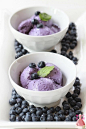 蓝莓的柠檬冰淇淋。
