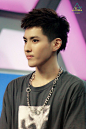 kris_路过画报楼：#吴亦凡kris# 运动美男吴小乖～～小乖小乖小乖乖~~