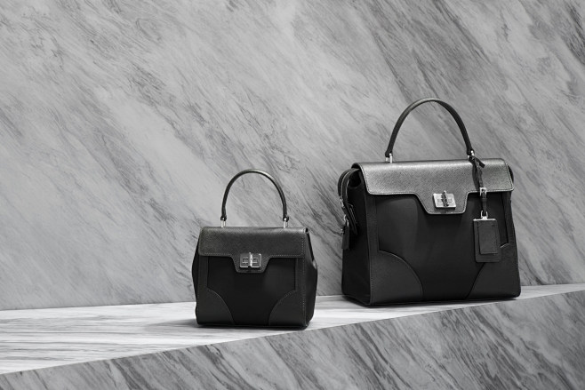 PRADA - OFFICIAL WEB...