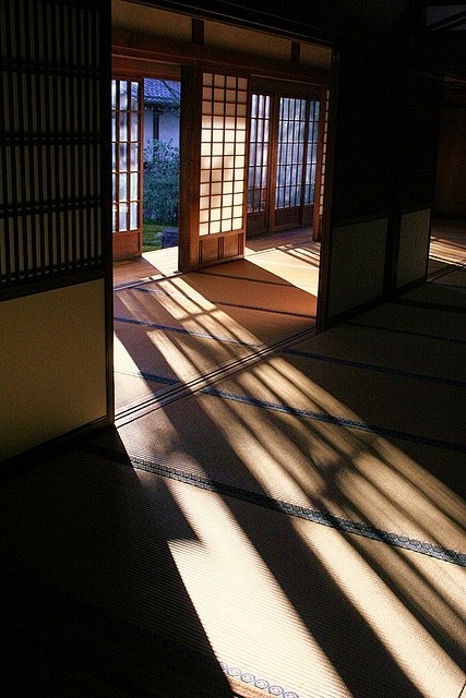 日本的东方禅意建筑美学。光线与空间，扑朔...