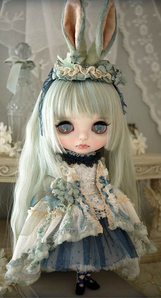 #Blythe/ Alice as he...