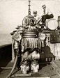 老照片中的潜水装备(1910s-1930s)，看起来非常硬核。 ​​​​