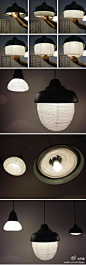 由kimu design studio设计的’new old light’将中西文化合并一体。这个吊灯系列结合了简洁的木灯罩和传统纸灯笼——这种纸灯笼在日本和中国中很常见。根据使用者对照明度的需要，吊灯灯罩可以自由伸缩。