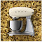 SMEG USA 在 Instagram 上发布：“Did you know there is an attachment set for making fresh pasta in our Stand Mixer? We love using it to make homemade fettuccine. What’s…”
