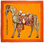 我的墨西哥小马
设计师：乌德克·卡明斯基(Wlodek Kaminski)
系列：2009春夏
       “我的墨西哥小马”方形丝巾以几乎和原件同大的尺寸展现了埃米尔·爱马仕博物馆的一件藏品。此马的大小与一匹小马驹类似，作品十分逼真，其鬃毛以真正马鬃制成，尤其是配上了全套鞍具辔头，象一匹真正的中世纪战马：笼头和缰绳、精心装饰的鞍垫、压纹染色真皮马鞍、墨西哥式的马镫，都与真品一般无异，只是尺寸有所缩小。

　　它的独特之处在于马鞍的前鞍处有一彩色石印的小女孩肖像，她可能就是这匹小马的主人，她的父亲，一位
