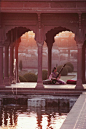 Playing Sitar in the Shalimar Gardens, Lahore, Pakistan, 1981 © Roland & Sabrina Michaud