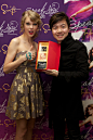 Taylor Swift 香港领取首座内地音乐大奖奖杯