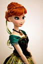 《冰雪奇缘》Frozen 外国网友手工改造的安娜（Anna）与艾尔莎（Elsa） 芭比人偶！！