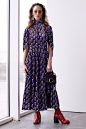 Chloé Pre-Fall 2019 Fashion Show : The complete Chloé Pre-Fall 2019 fashion show now on Vogue Runway.