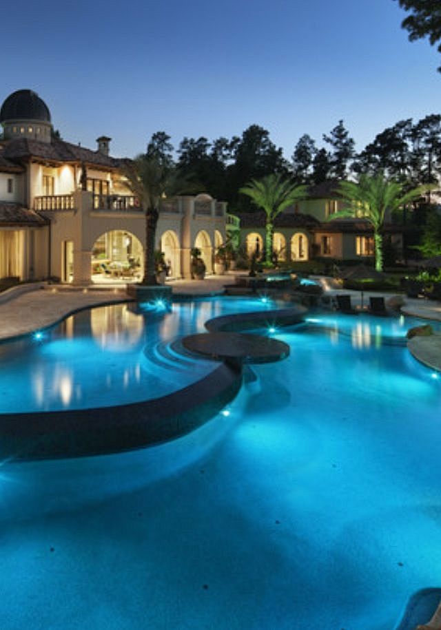 Luxurious Pool