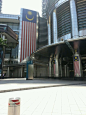 Menara Tower 外面也悬挂着大幅的马来西亚国旗. 在吉隆坡最大的感受就是分布密度超高的国旗，也许这与在任总理Najib Tun Razak自2010年推行的One Maylasia Program有关，旨在强调（甚至有些刻意地）族群合一和国家团结。,superuiuw