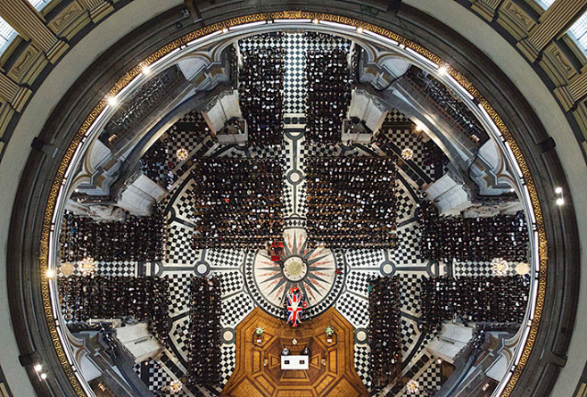俯瞰葬礼：2013年4月17日，英国伦敦...