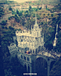 哥伦比亚一座名叫Las Lajas的教堂，宛若托尔金《指环王》笔下美丽的精灵世界。你想和心爱的人在里面宣誓爱情吗？