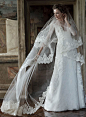 2016春季婚纱礼服，纯净的白纱，性感迷人的蕾丝，将唯美和浪漫的新娘婚纱做到了极致。