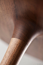 【木感】Novak-Mikulic和Ruzic是一对来自波黑的设计师，他们为实木家具品牌Artisan设计的一系列作品都有很高的水准，能够看出他们对木头的工艺和表现都有敏锐的感觉。
