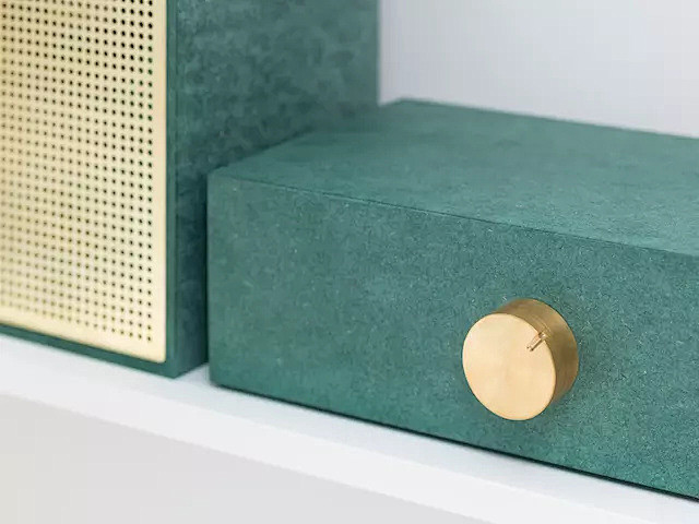 挪威设计师为B&O设计的音响，绿色和黄铜...