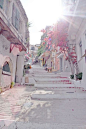 【希腊--圣托里尼】伊亚——费拉市西北尽头的一个美丽城镇，位于圣托里尼岛北面，从费拉市可乘巴士直达。爱悠闲宁静的人不妨在这里多住几天。#希腊#