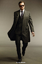 #时尚杀伤力#科林·费斯教你穿着西装该如何拍照。他简直就是行走的绅士教科书。