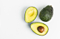 avocado-on-a-dark-wood-background_1205-769.jpg (625×417)